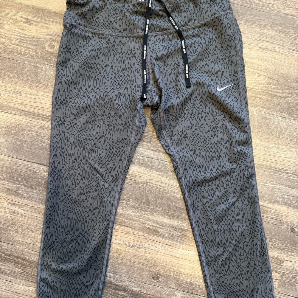 Medium nike running capri leggings